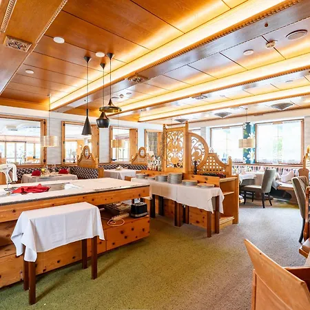 ホテル ヴィタラー ランドウワーホフ シュラートミンク